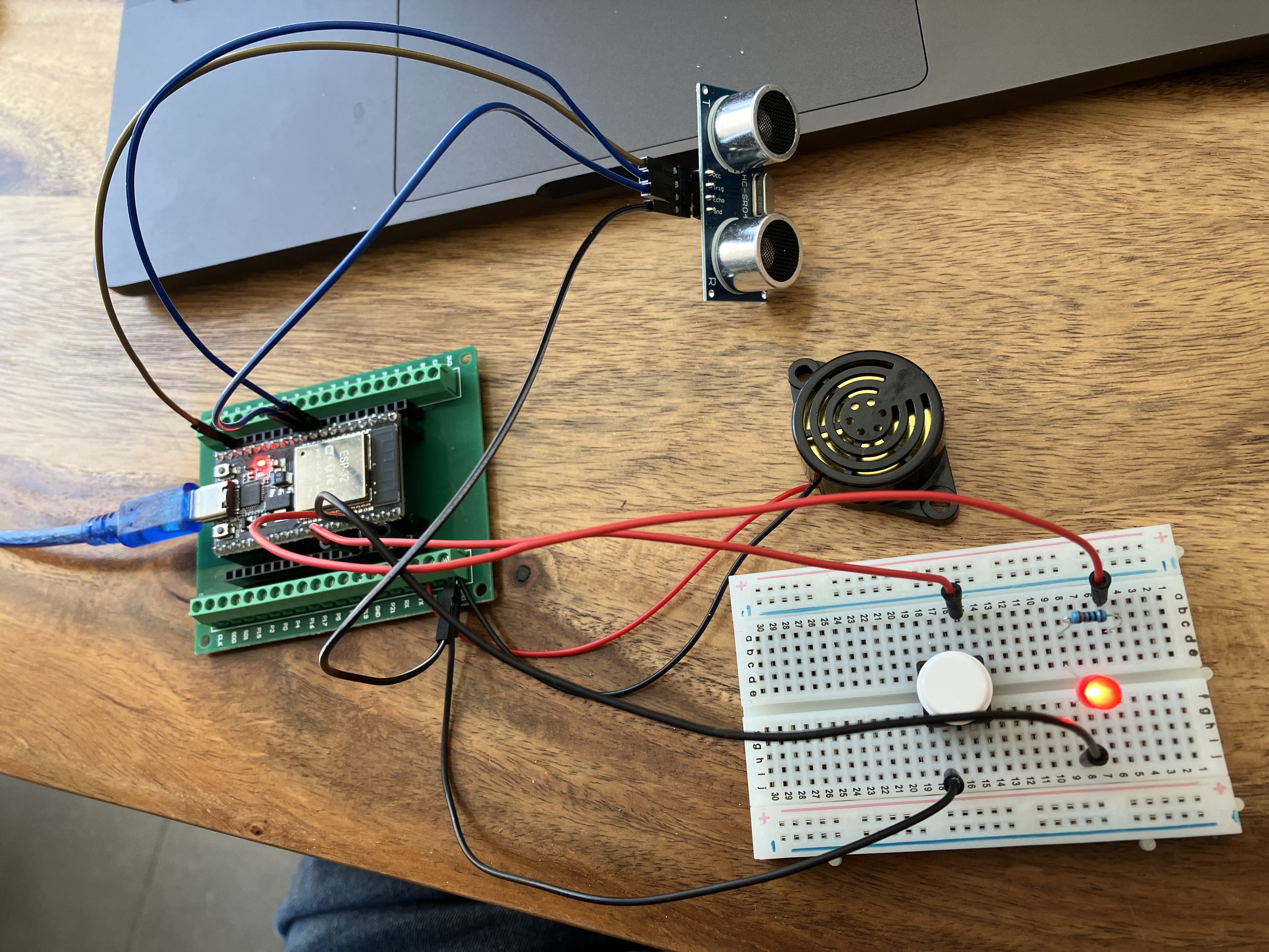 HC-SR04 ultrason branché